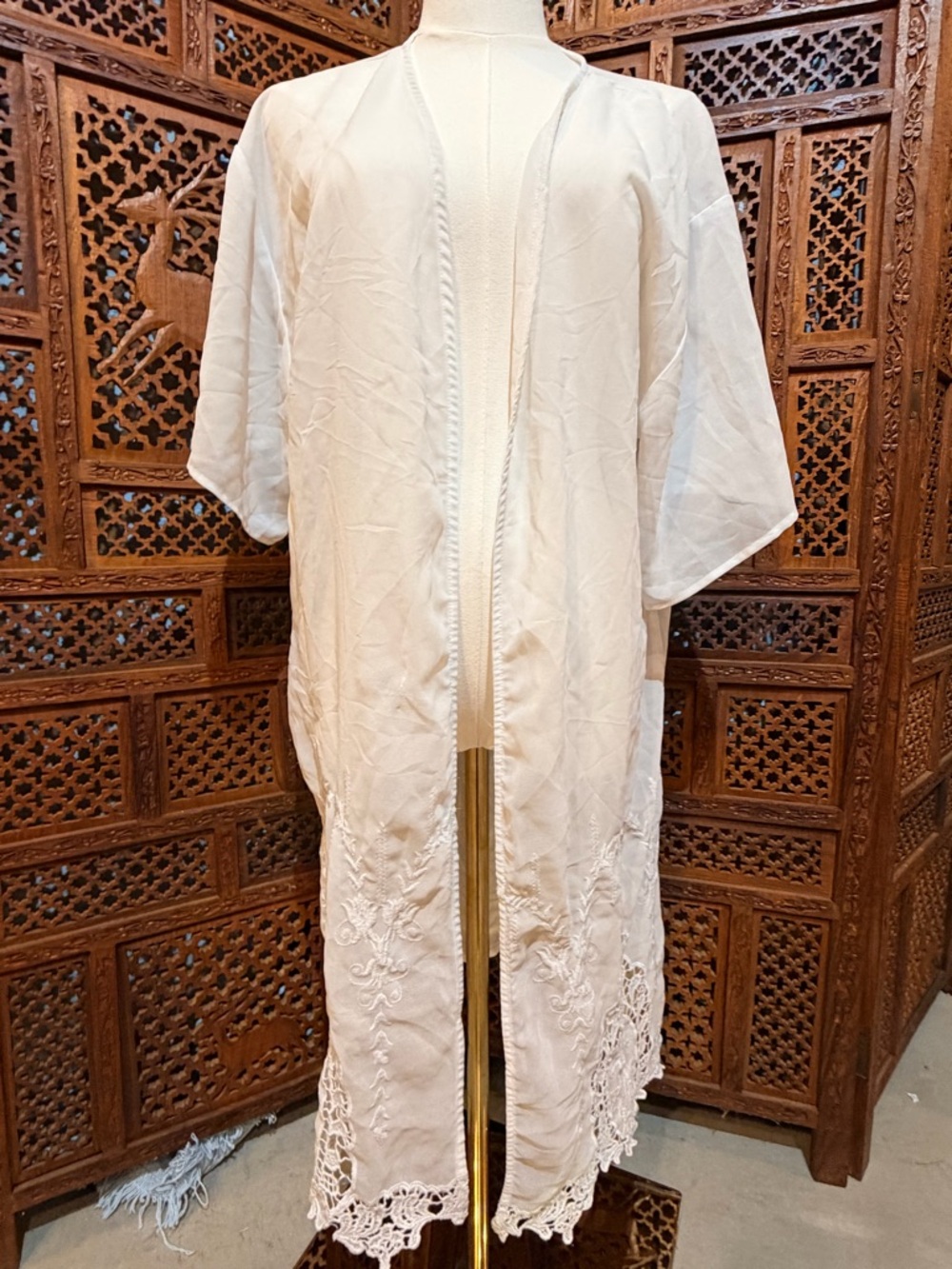 🤍 Charlotte Russe Cream Embroidered Lace Kimono Cardigan – Size L 🤍